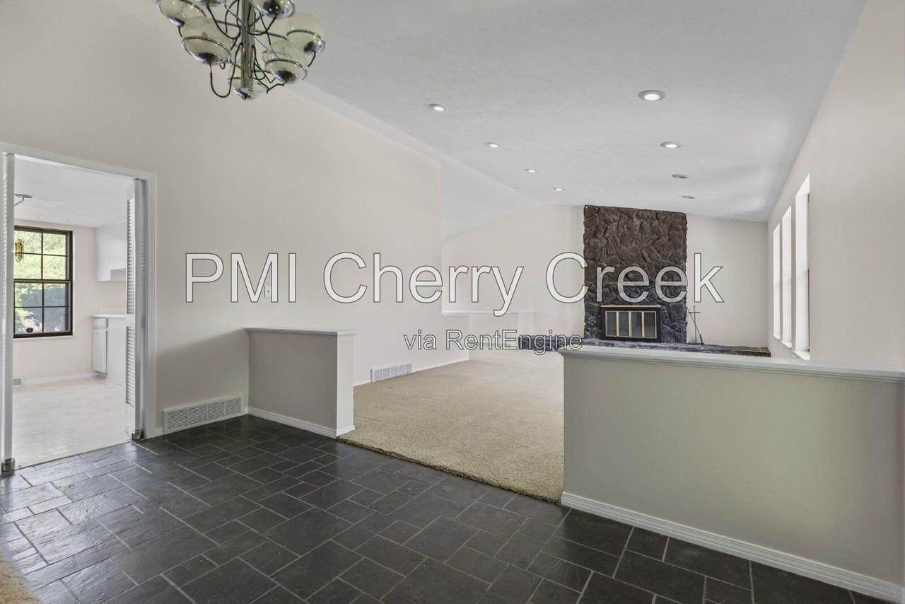 207 S Ursula St - Photo 7 of 38