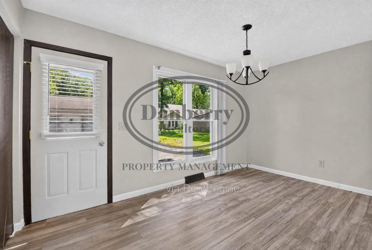 5409 Westcastle Dr #4 - Photo 4 of 26