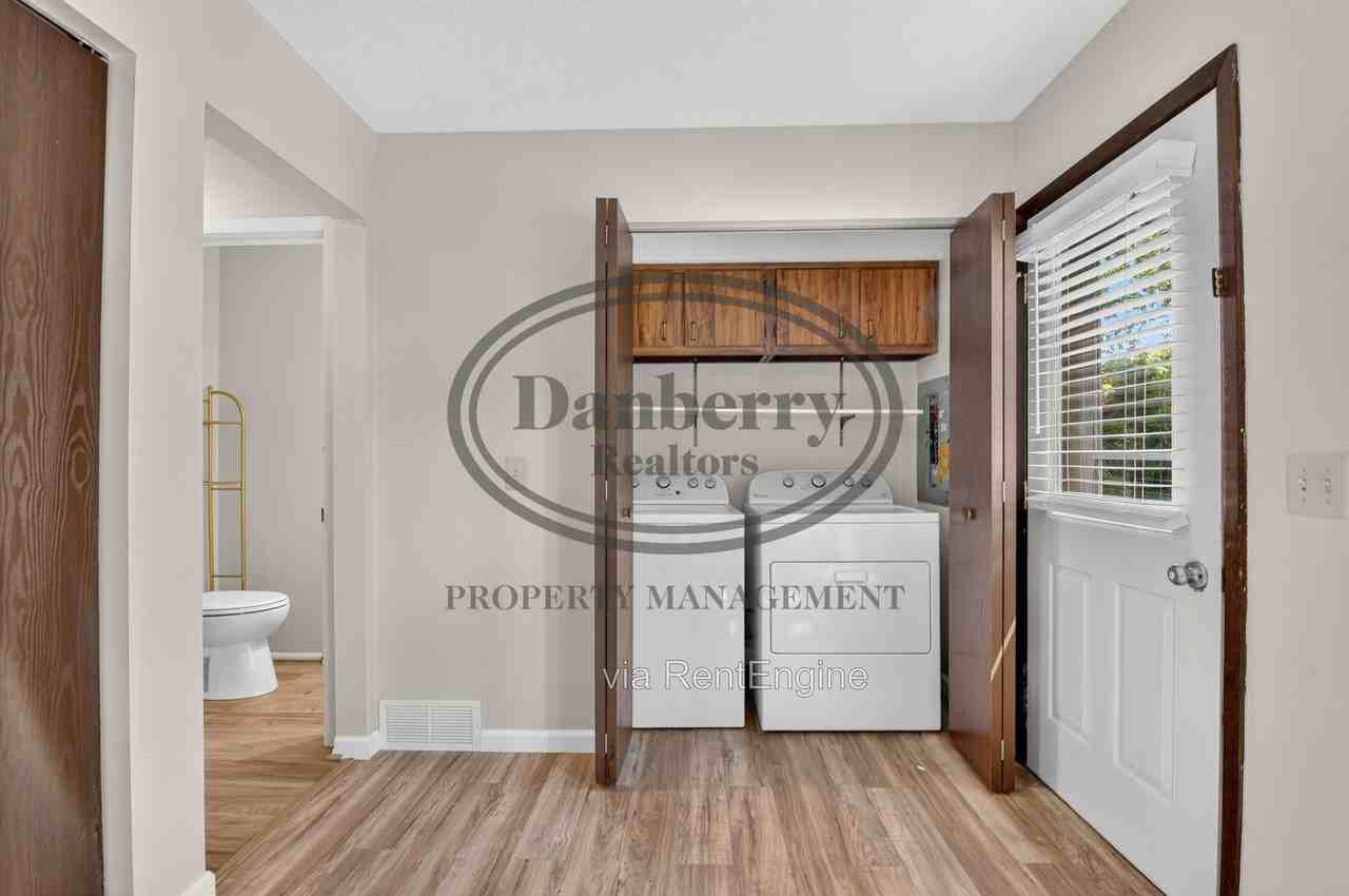 5409 Westcastle Dr #4 - Photo 6 of 26