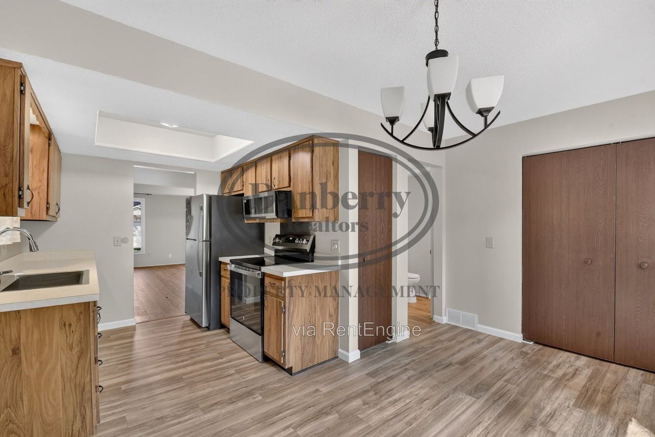 5409 Westcastle Dr #4 - Photo 7 of 26