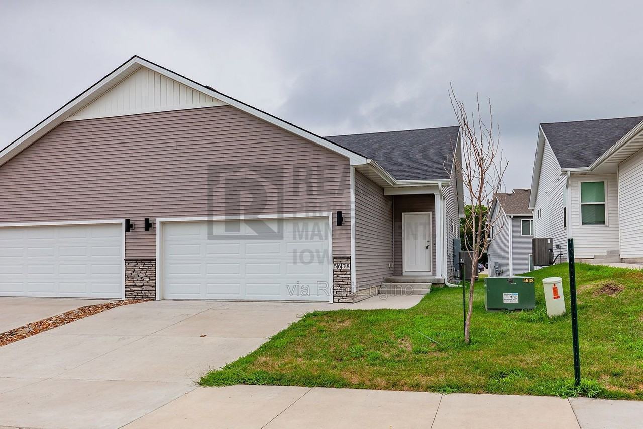 5638 Fernwood Dr