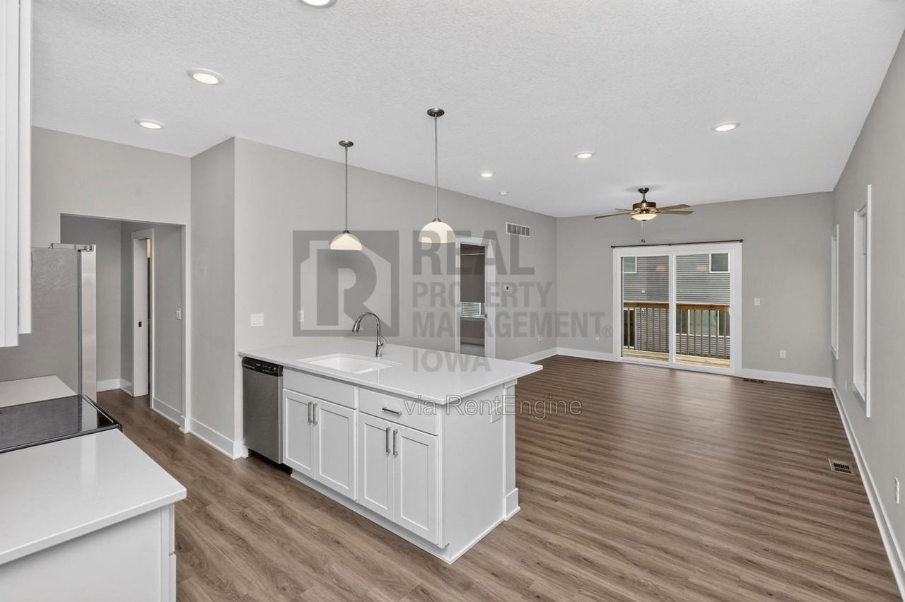 5638 Fernwood Dr - Photo 4 of 32