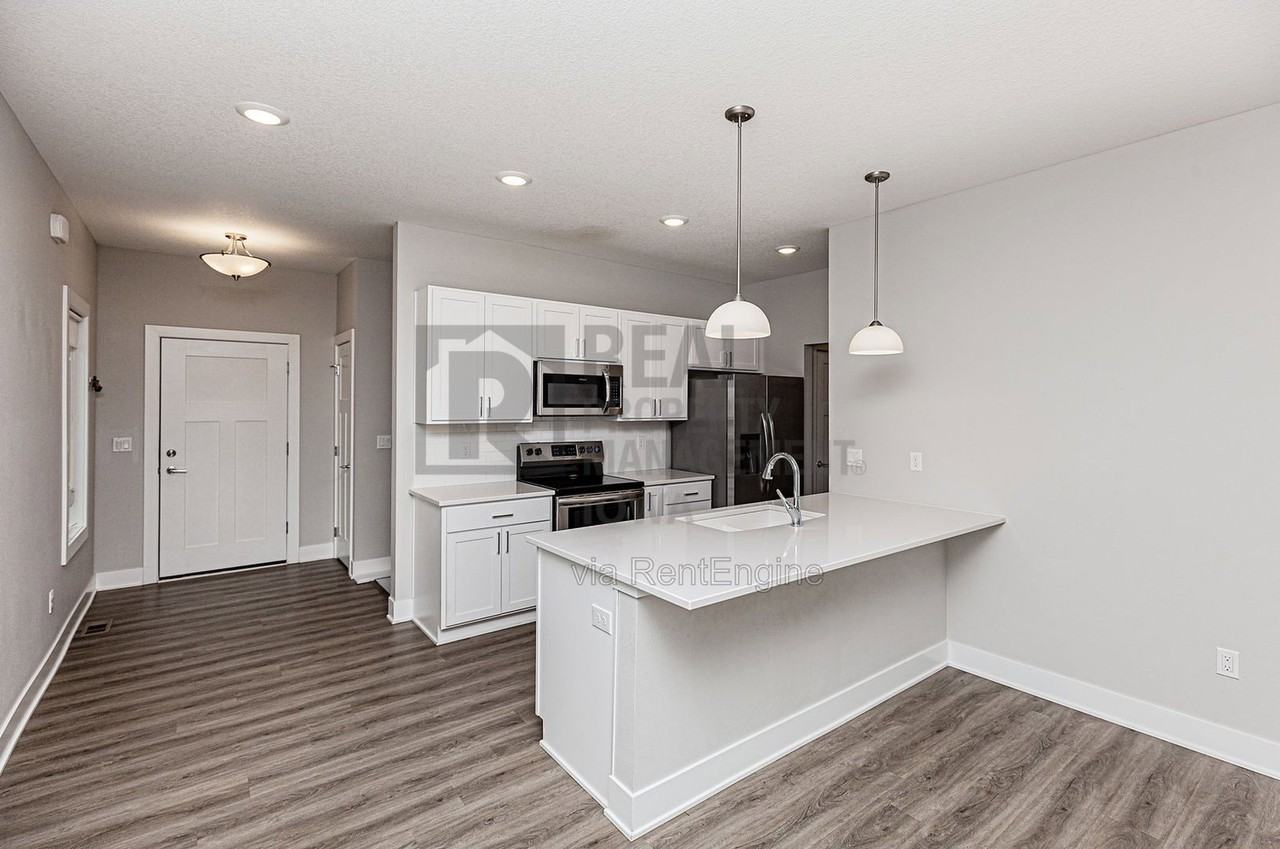 5638 Fernwood Dr - Photo 6 of 32