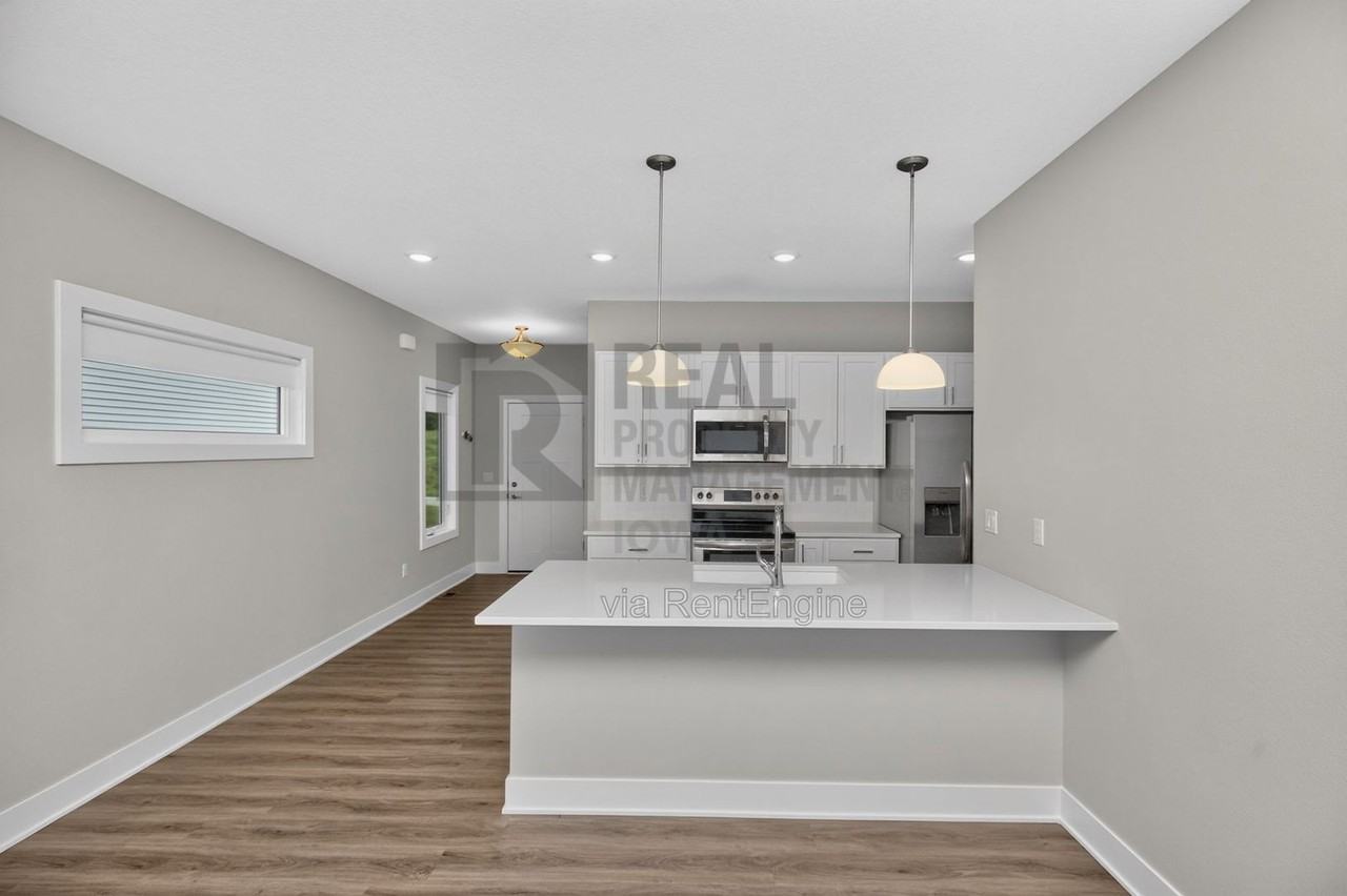 5638 Fernwood Dr - Photo 7 of 32