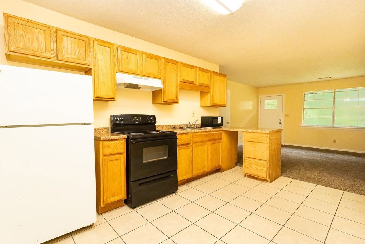 3884 Youngstown Rd #3884 - Photo 3 of 15