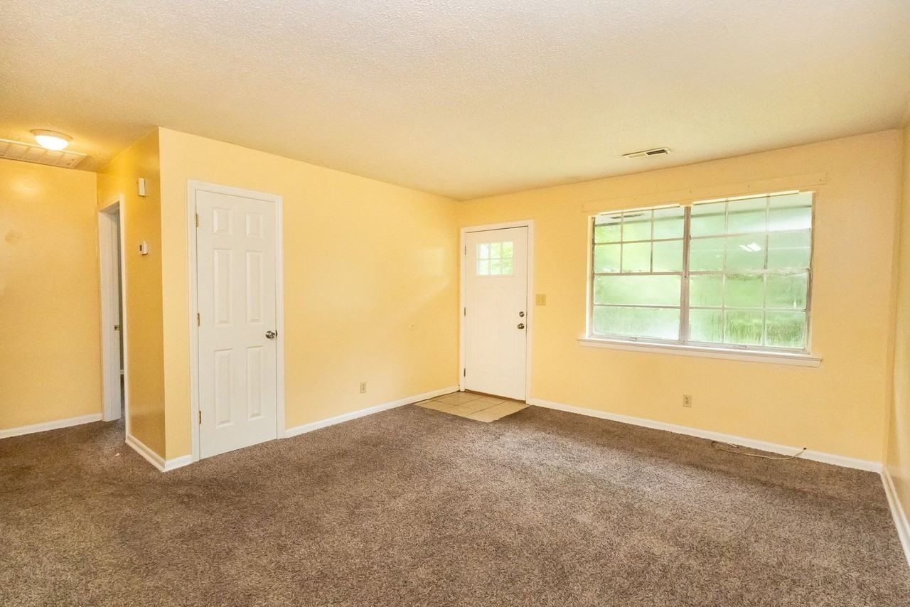 3884 Youngstown Rd #3884 - Photo 5 of 15