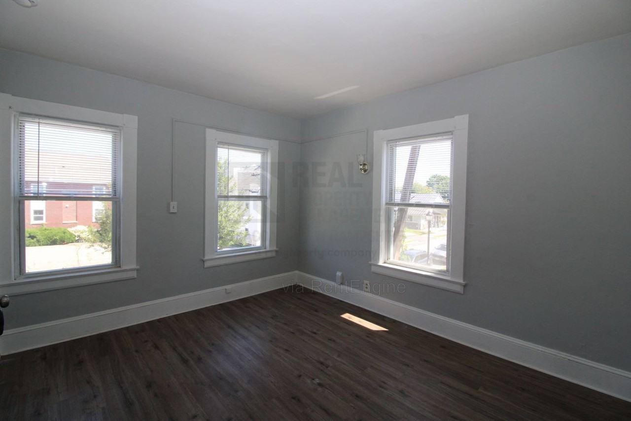 28 5th St - Photo 4 of 11