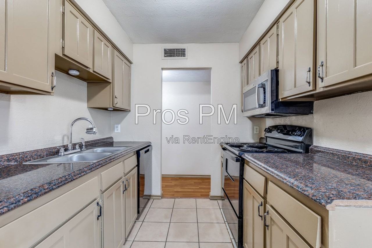 7117 Edinburg Dr - Photo 4 of 13