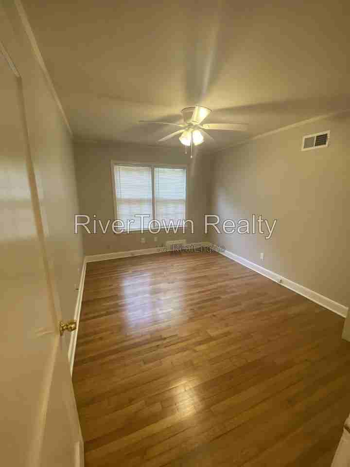 3570 Poplar Ave - Photo 4 of 18