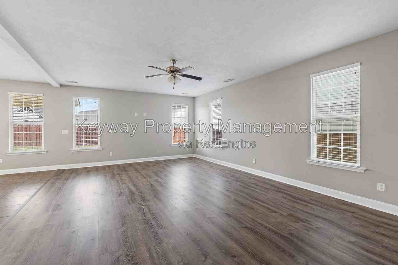 3070 Margot Ln - Photo 5 of 28