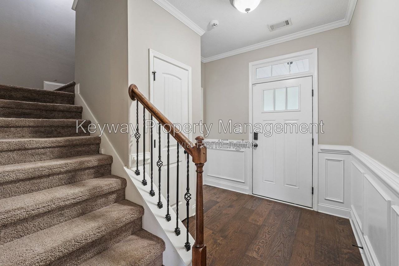 3070 Margot Ln - Photo 5 of 28
