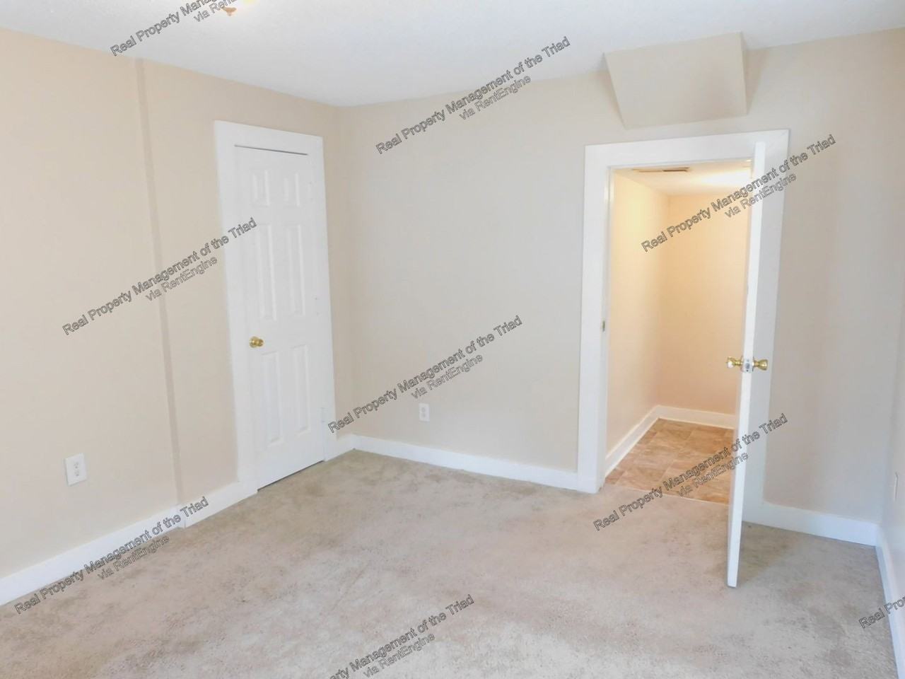 618 Glencoe St - Photo 7 of 20