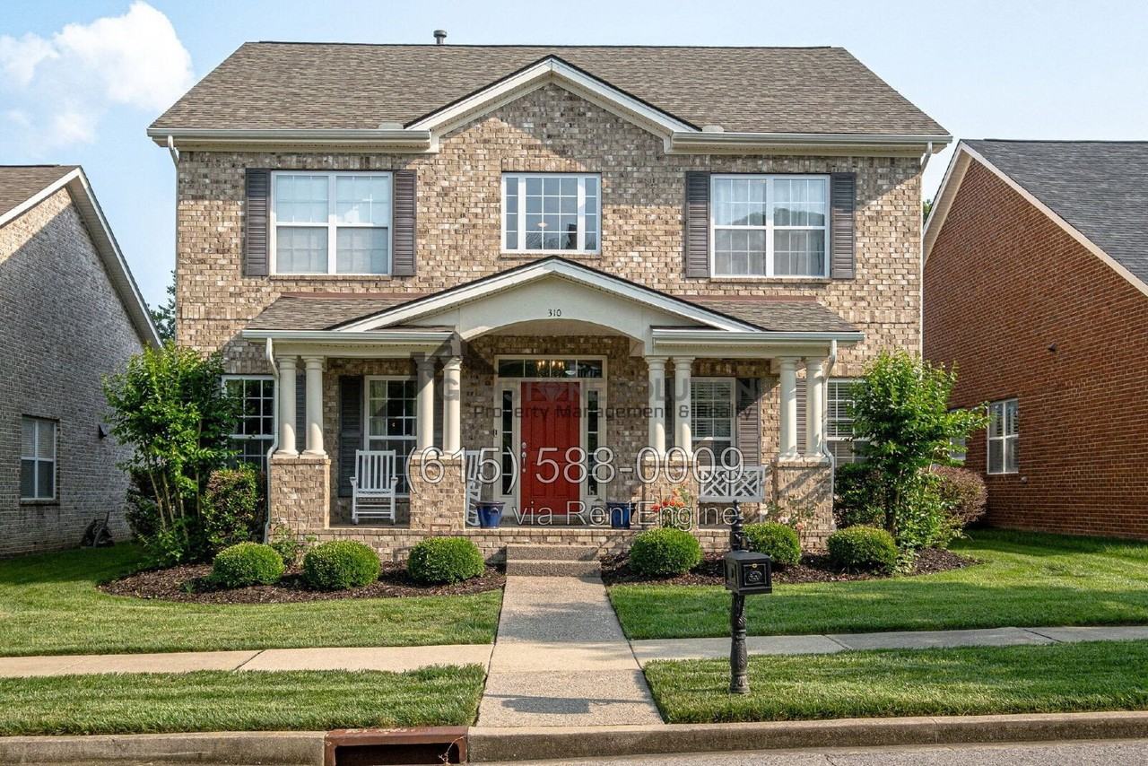 310 Wandering Cir