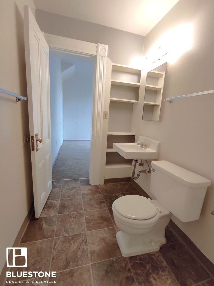 1527 Sw Columbia St #B - Photo 6 of 13