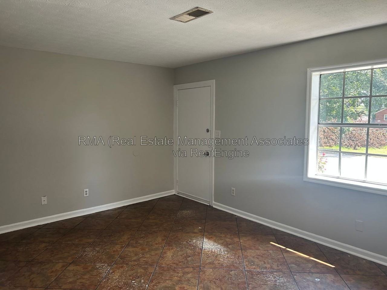 118 Quincy Ave #B - Photo 3 of 6