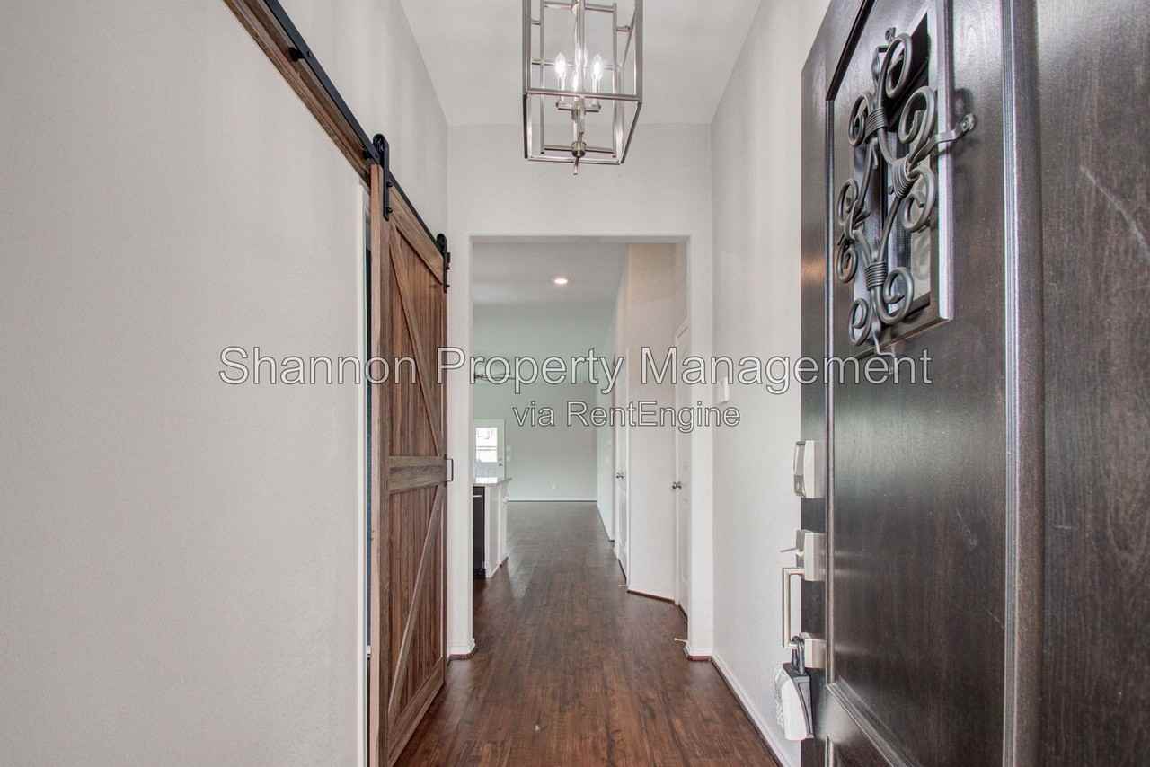 9547 Summer River Dr - Photo 4 of 35