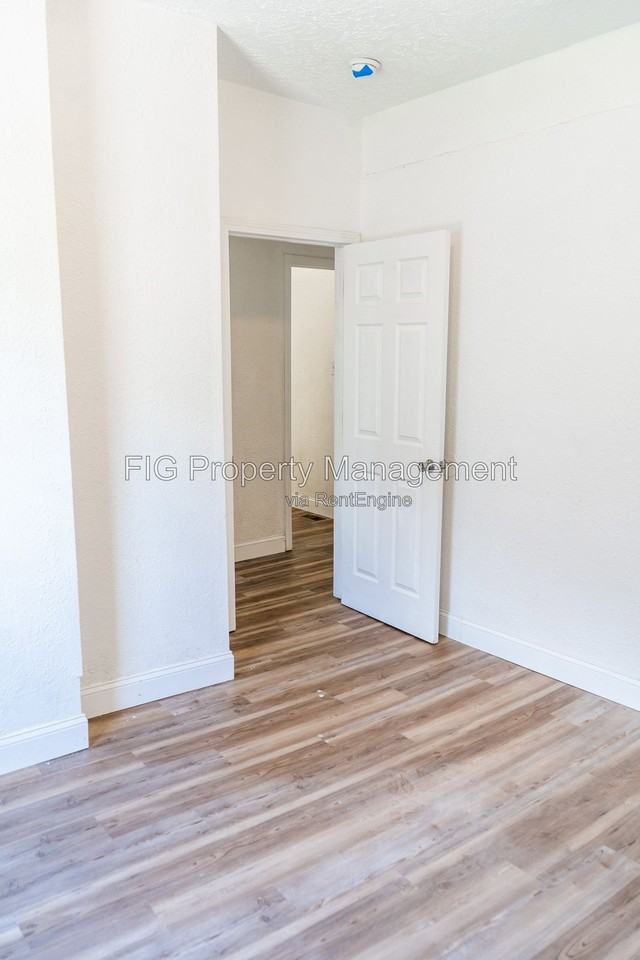 1013 Glider Ave - Photo 3 of 16