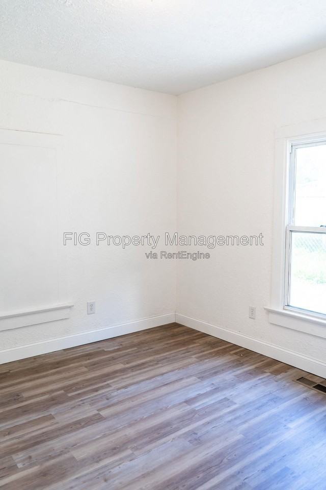 1013 Glider Ave - Photo 4 of 16