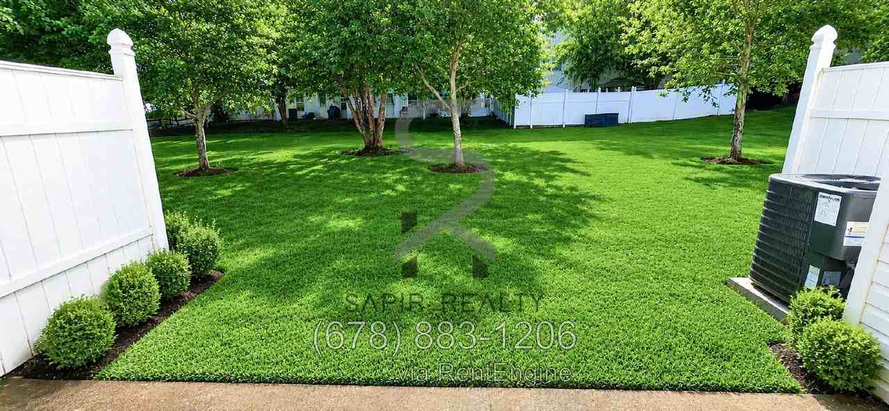 5554 Strathmoor Manor Cir - Photo 4 of 6