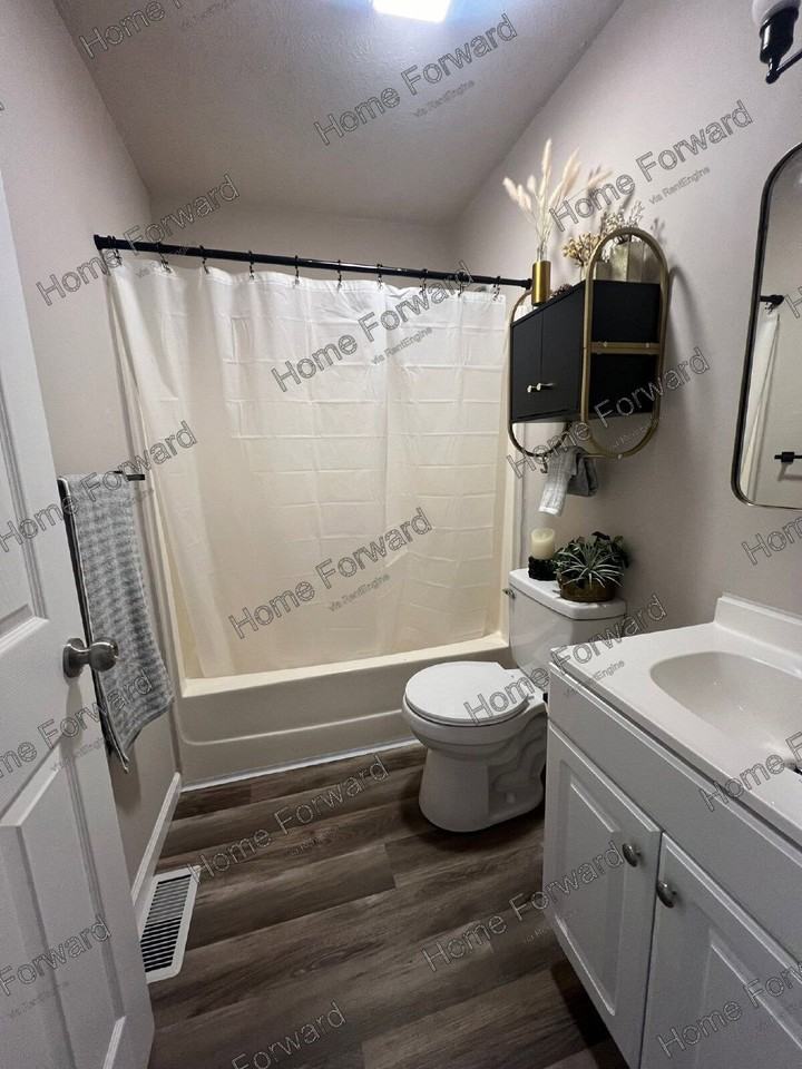 330 Codell Dr #8 - Photo 4 of 8