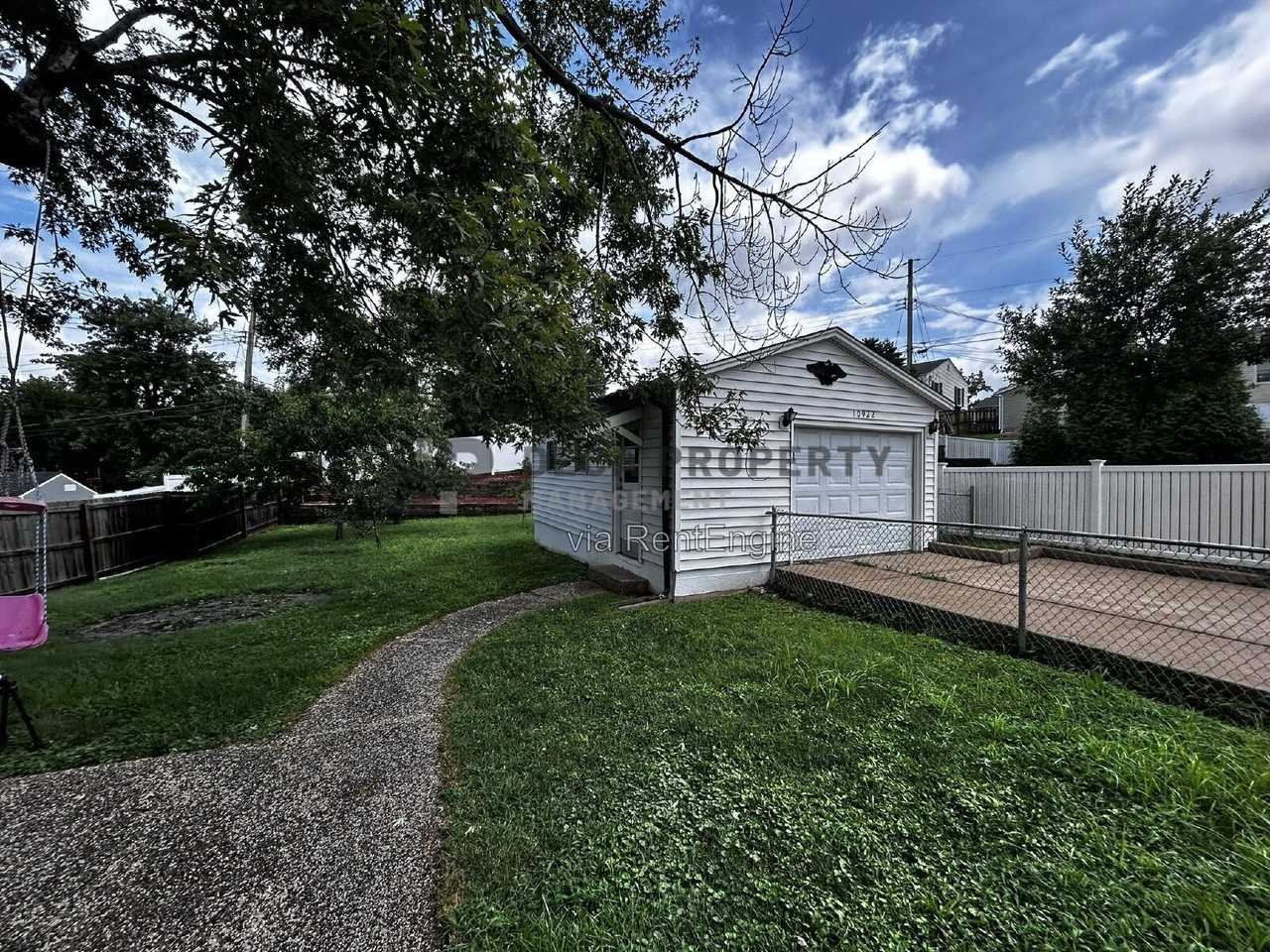 10922 Juniper Ct - Photo 4 of 23
