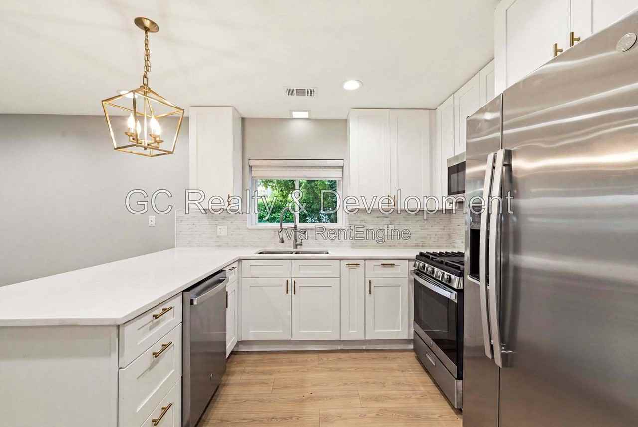 27W180 Cooley Ave #1 - Photo 2 of 18