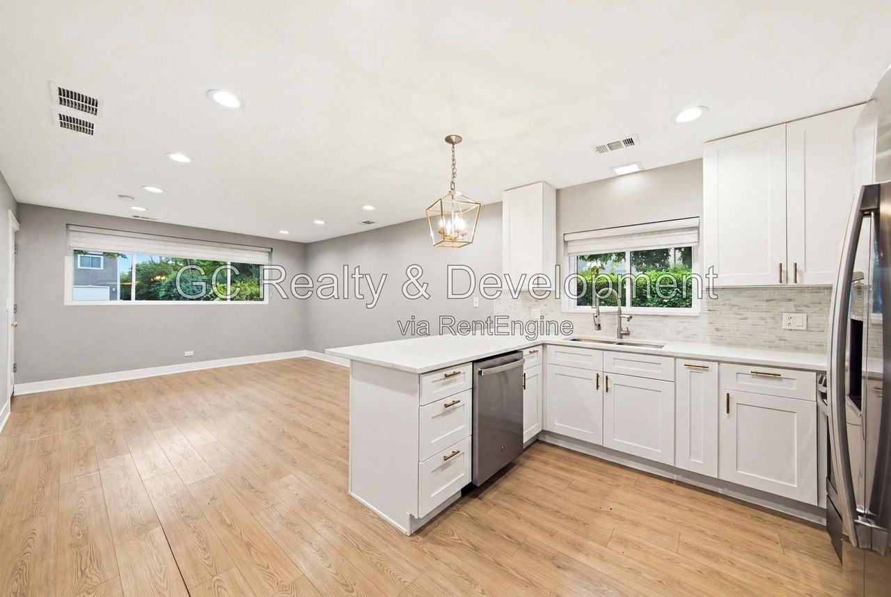27W180 Cooley Ave #1 - Photo 5 of 18