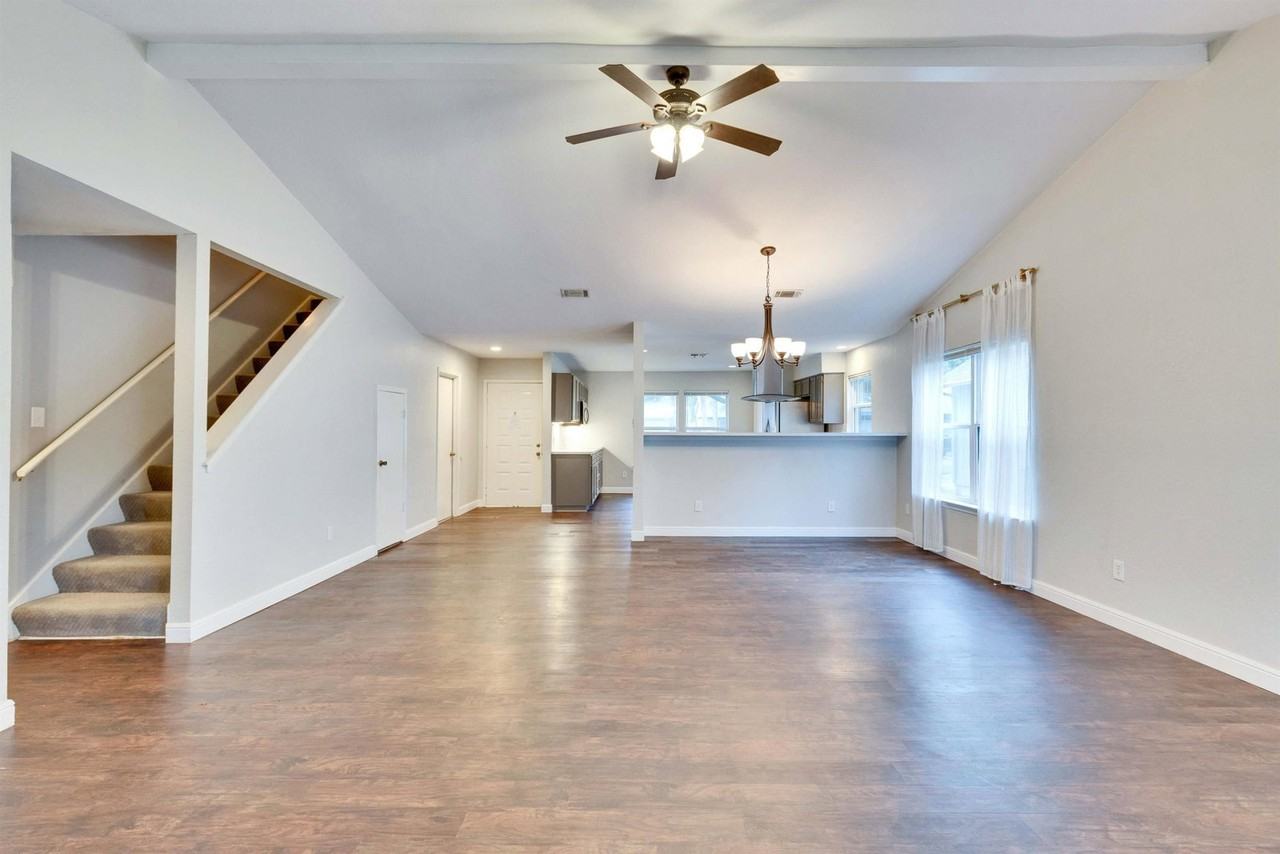 9706 Moorberry St - Photo 2 of 25