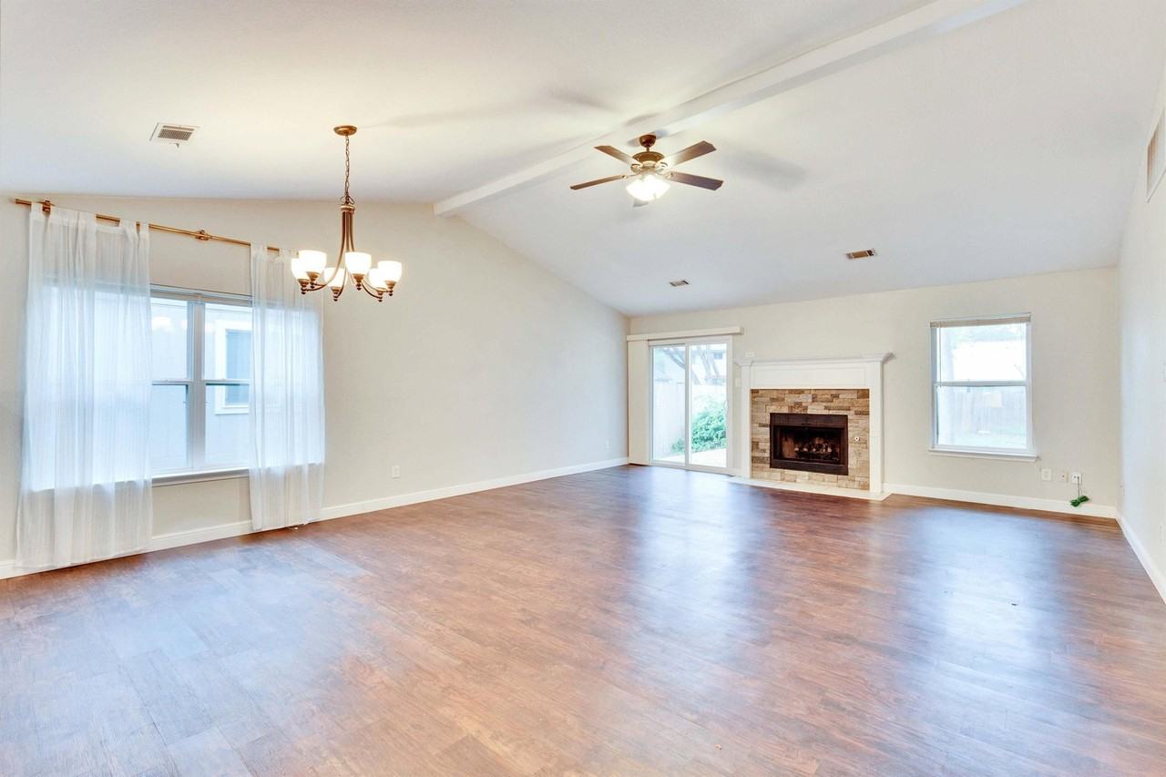9706 Moorberry St - Photo 5 of 25