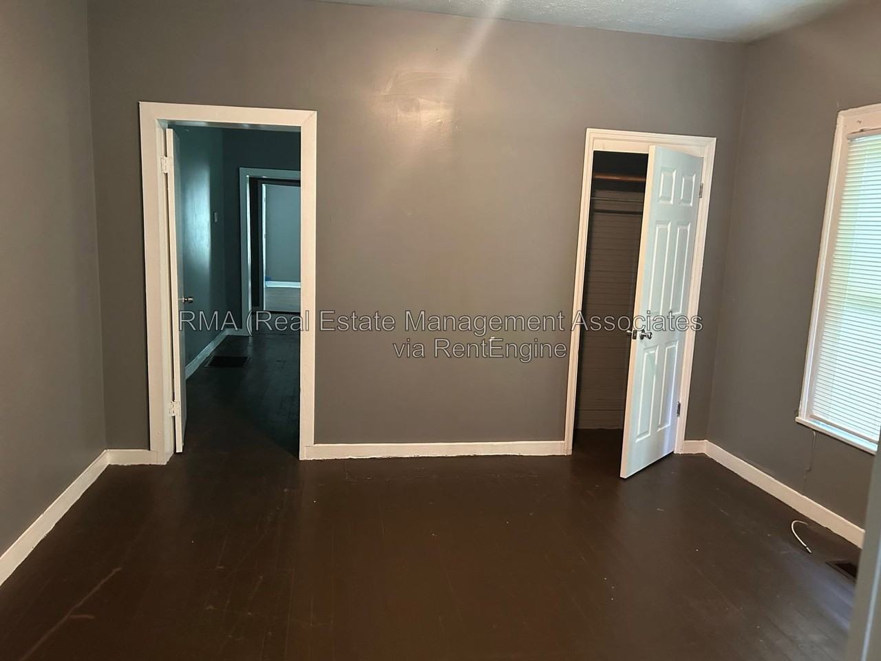 205 W Tinsley St - Photo 2 of 5