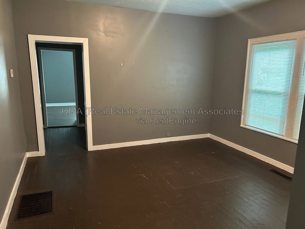 205 W Tinsley St - Photo 3 of 5