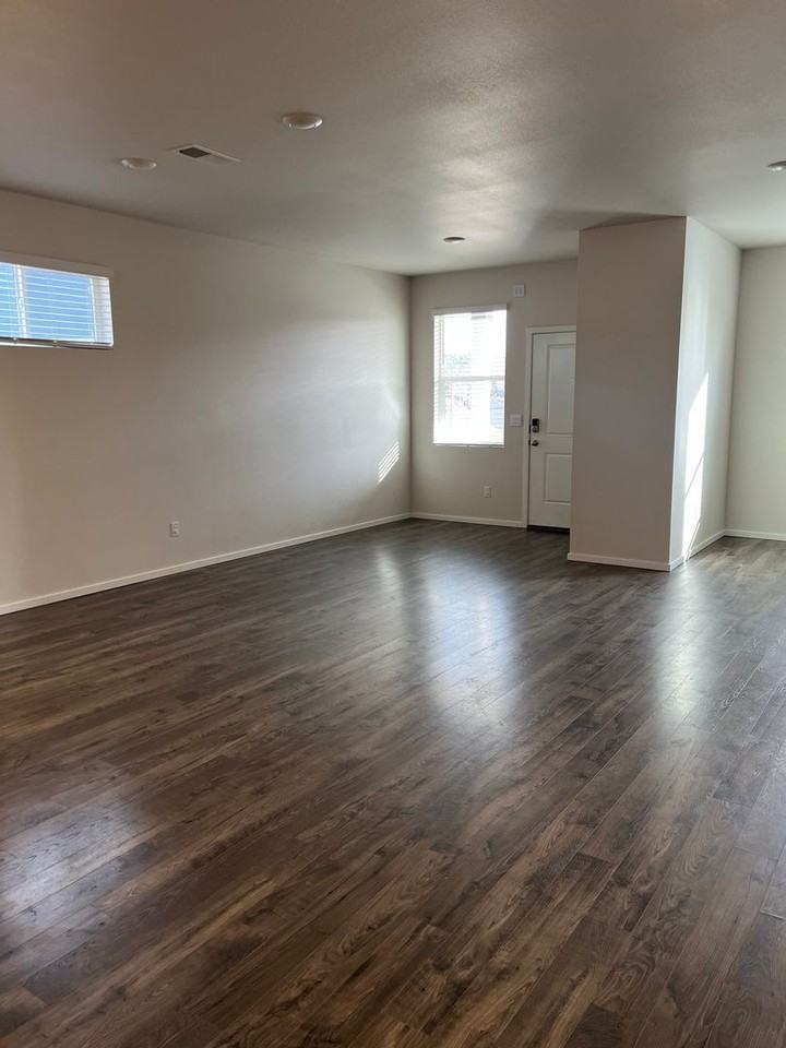 645 Ne Union Loop - Photo 7 of 17