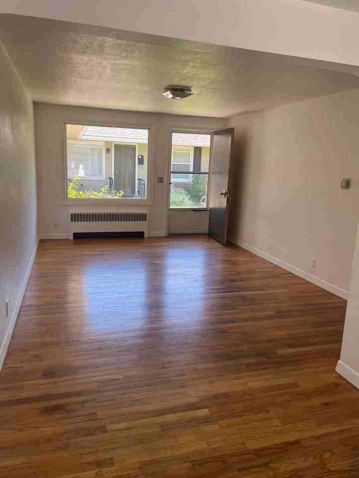 130 Sw Canyon Dr #5 - Photo 4 of 9