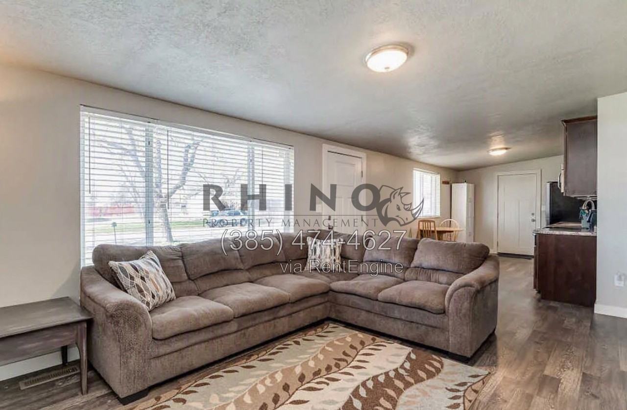 617 E 925 N - Photo 2 of 18