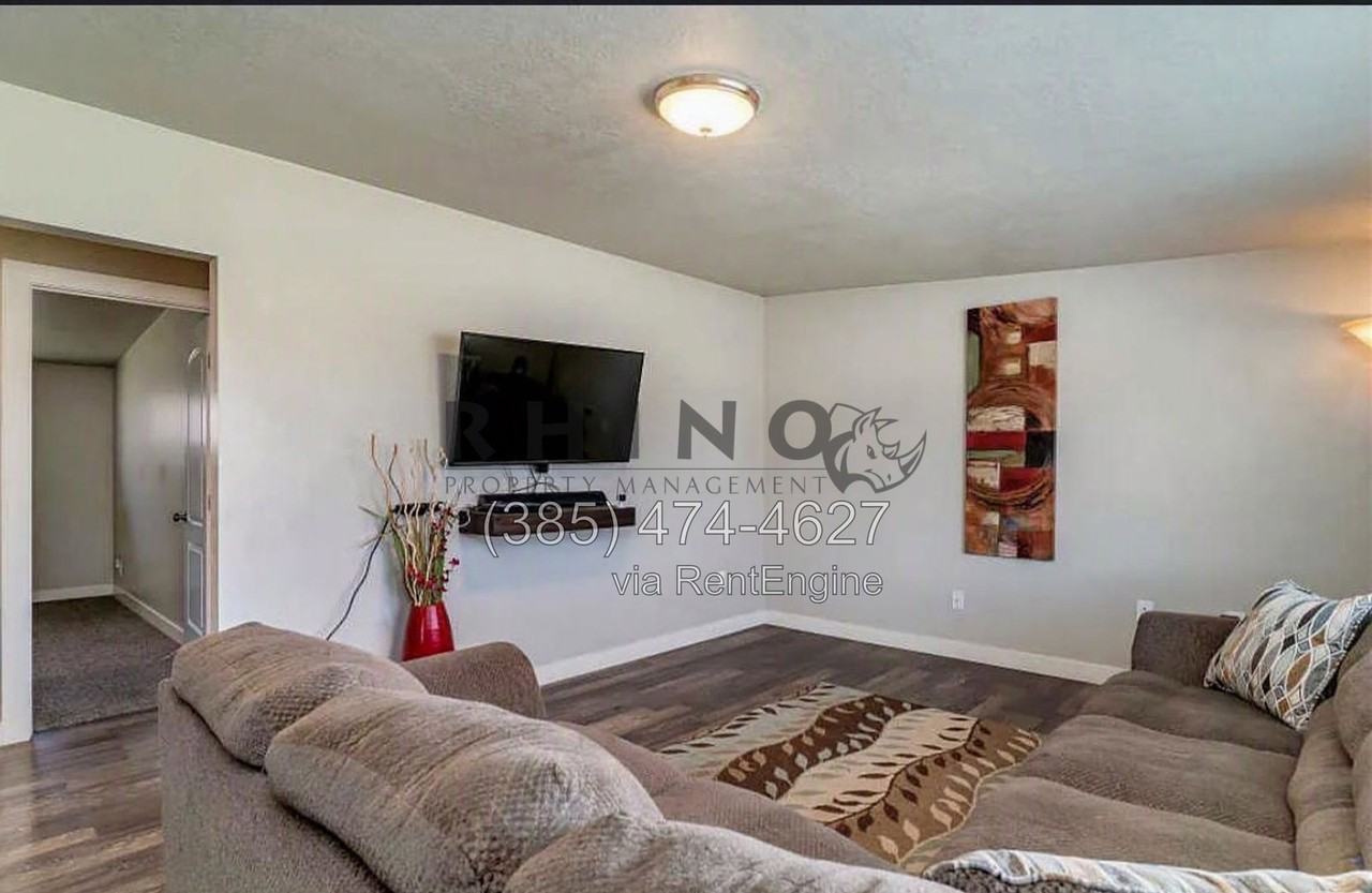 617 E 925 N - Photo 4 of 18