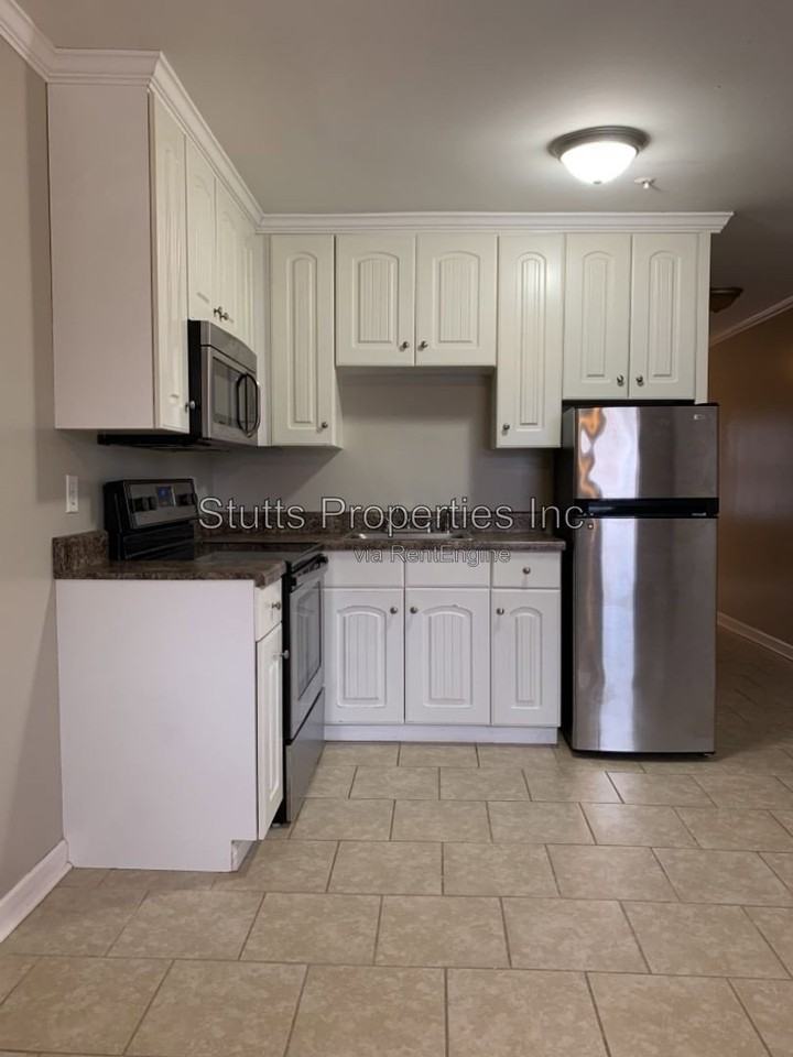 414 Hermitage Dr #8 - Photo 2 of 7