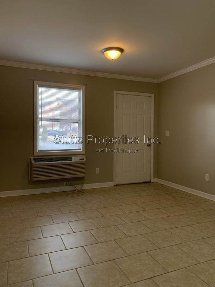 414 Hermitage Dr #8 - Photo 4 of 7