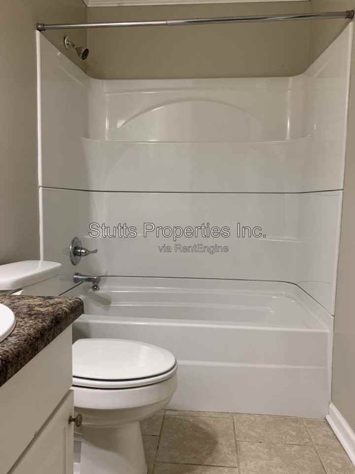 414 Hermitage Dr #8 - Photo 5 of 7