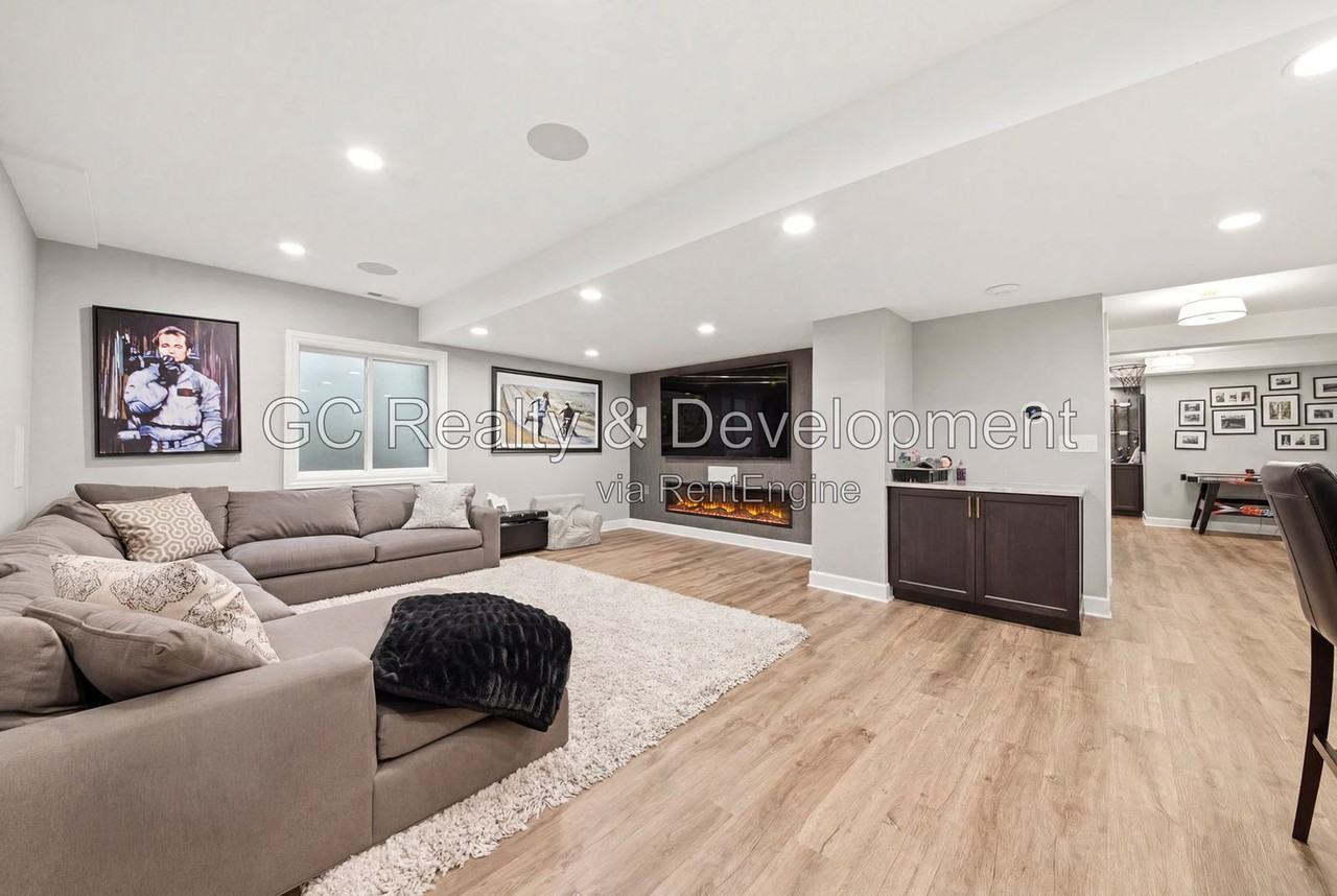 4508 Bryan Pl - Photo 3 of 33