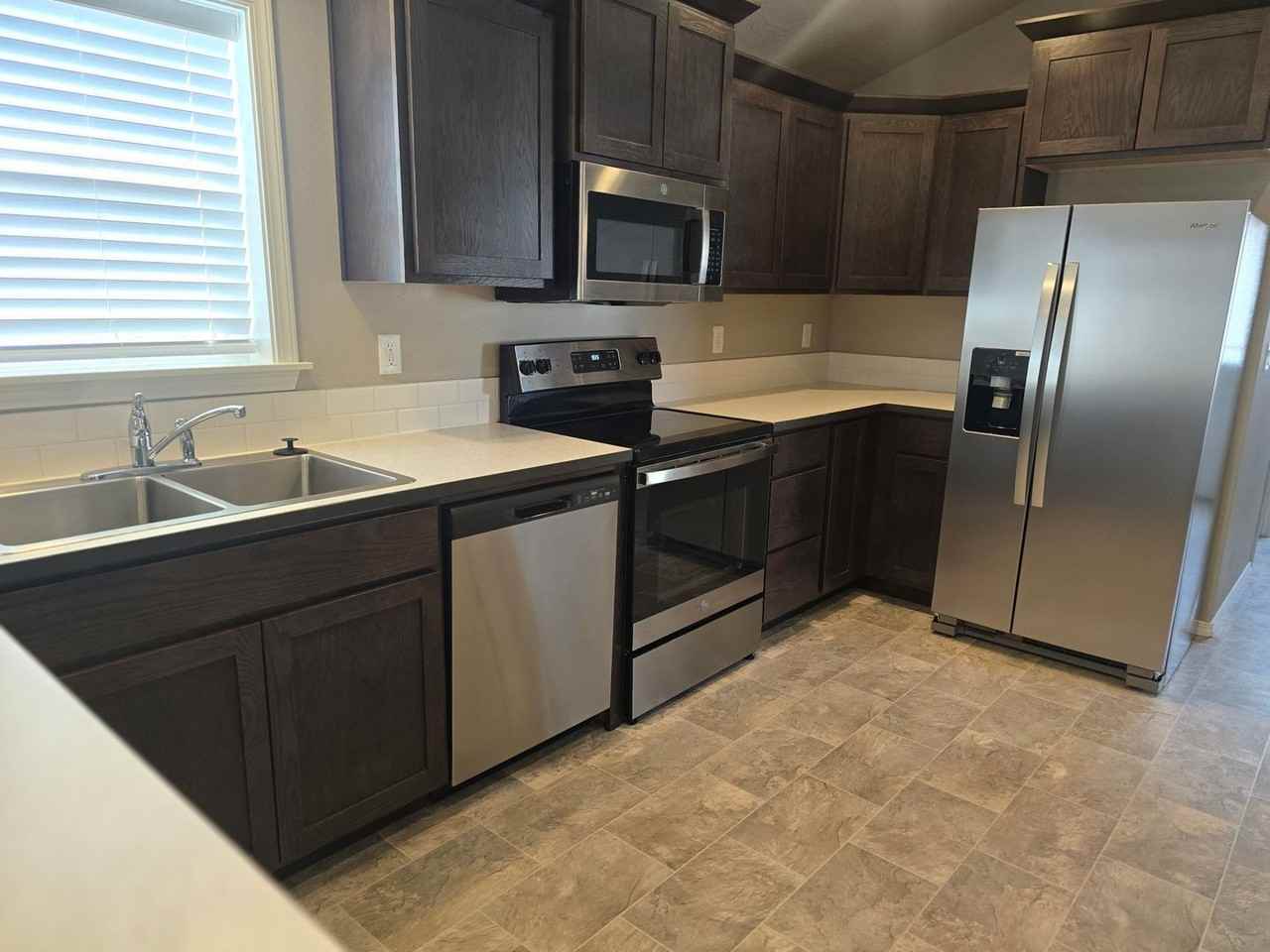 2340 Sw Quartz Ave - Photo 3 of 16
