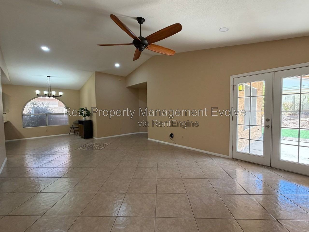 7568 W Kerry Ln - Photo 3 of 28