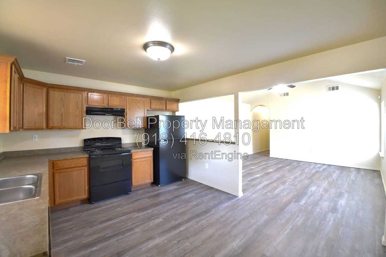 6009 S Madison Pl - Photo 4 of 19