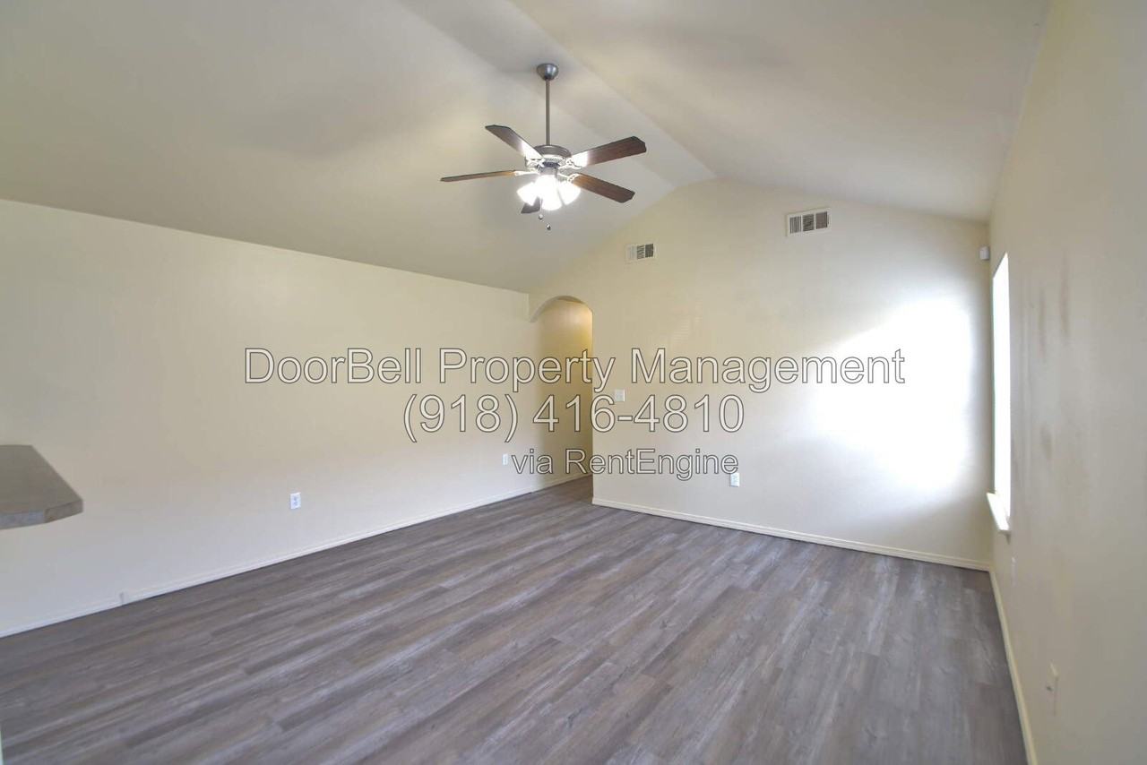 6009 S Madison Pl - Photo 7 of 19