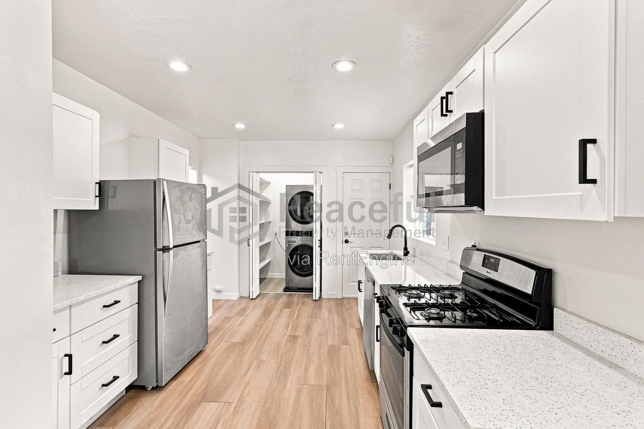 1603 S Major St #A - Photo 4 of 12