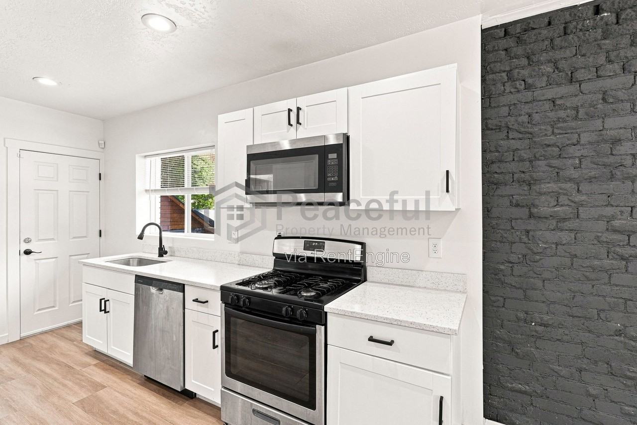 1603 S Major St #A - Photo 5 of 12