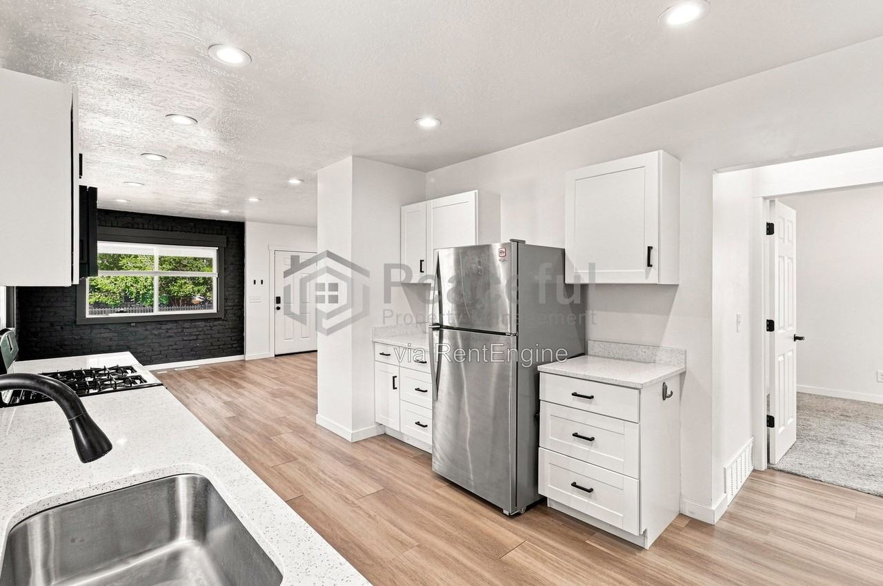1603 S Major St #A - Photo 6 of 12