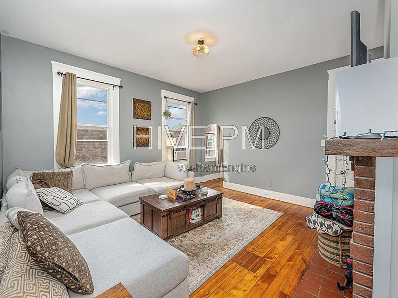 907 Columbia St #2 - Photo 3 of 18
