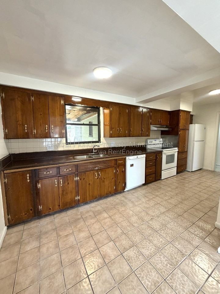 1624 Ferndell Rd - Photo 6 of 13