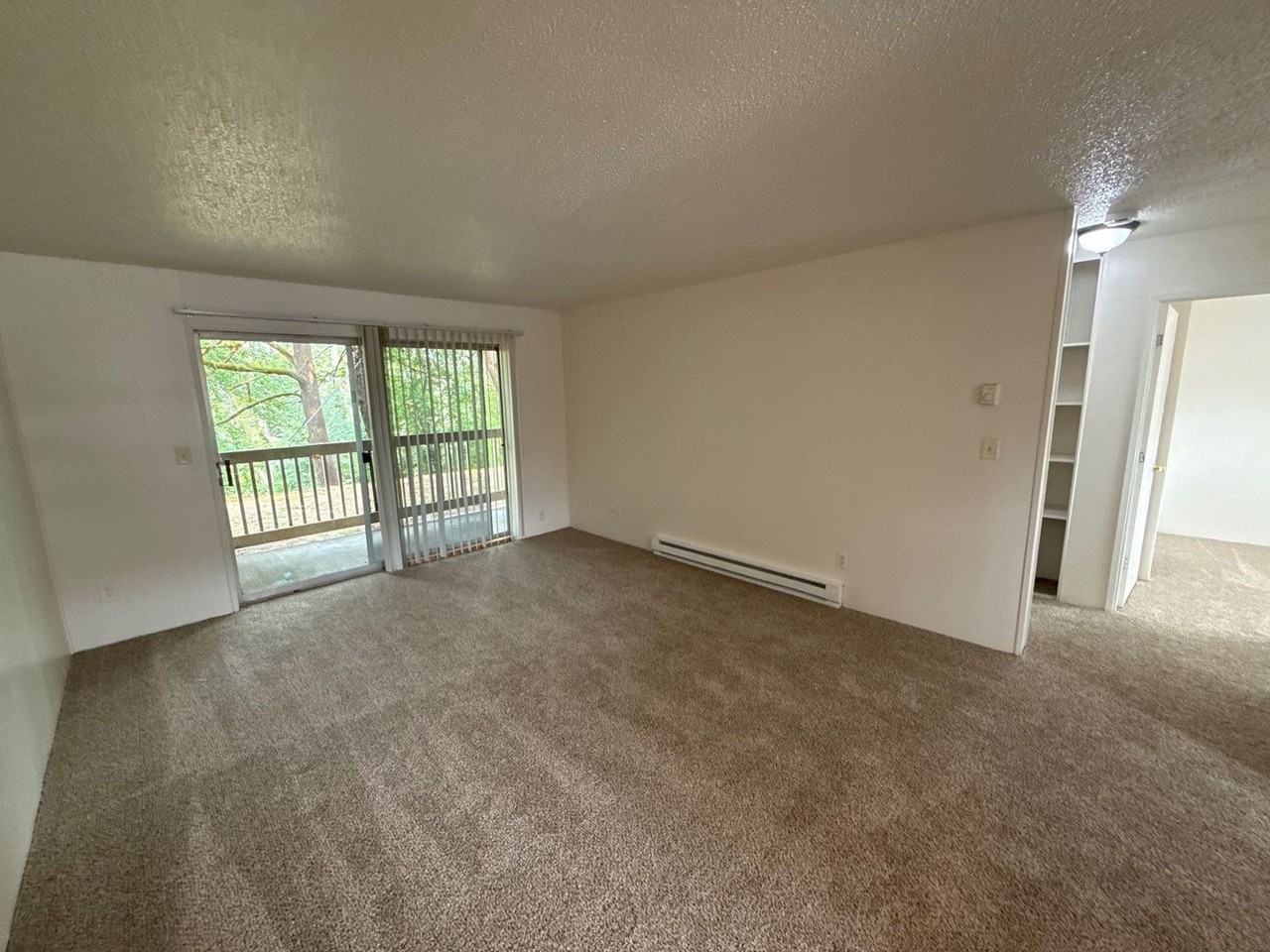 528 Sw Levens St #4 - Photo 3 of 21