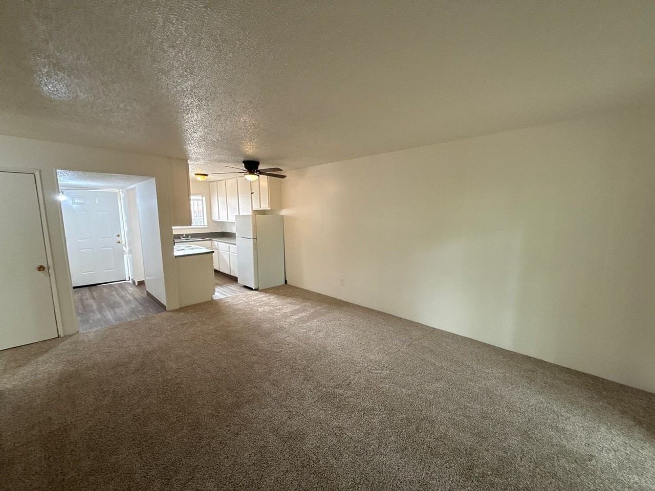 528 Sw Levens St #4 - Photo 5 of 21